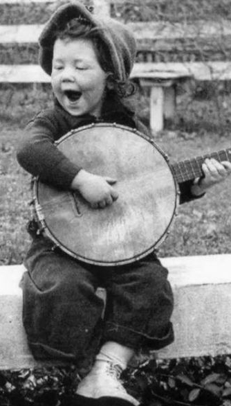 This image has an empty alt attribute; its file name is sing-funotic.jpg